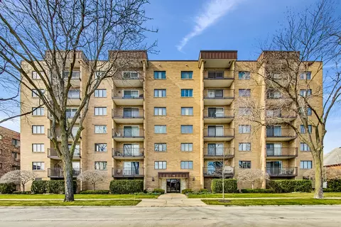 700 Graceland Ave #702, Des Plaines, IL 60016