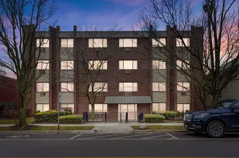 1136 Greenleaf Ave #302, Wilmette, IL 60091