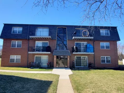1140 64th St #2, La Grange Highlands, IL 60525