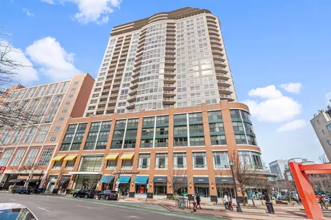 807 Davis St #308, Evanston, IL 60201