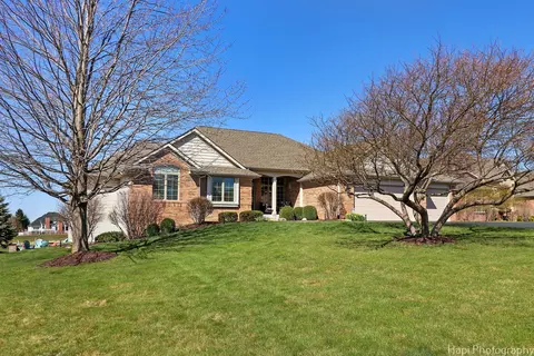 124 Titleist Trl, Poplar Grove, IL 61065