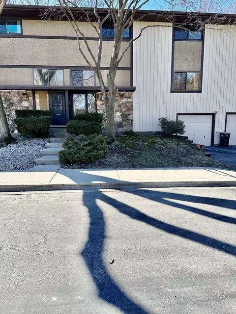 223 Skokie Blvd, Wilmette, IL 60091