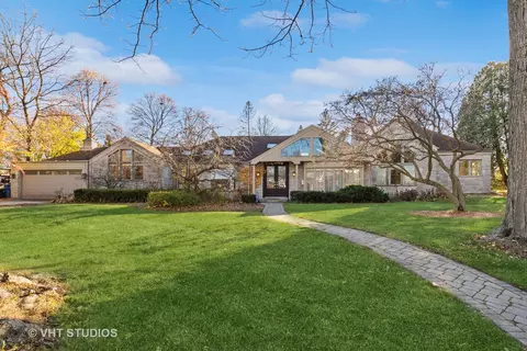 15 S Deere Park Dr, Highland Park, IL 60035