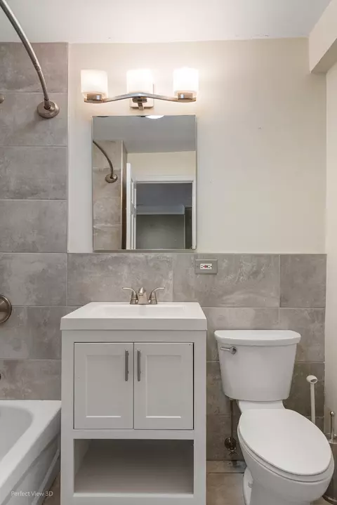 Bath - 222 E Pearson St #2005, Chicago, IL 60611 photo 1 of 2