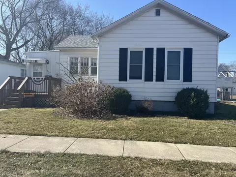 722 N 3rd St, Rochelle, IL 61068