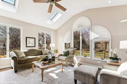 Living - 2803 Pebblebrook Ln, Rolling Meadows, IL 60008 photo 7 of 8