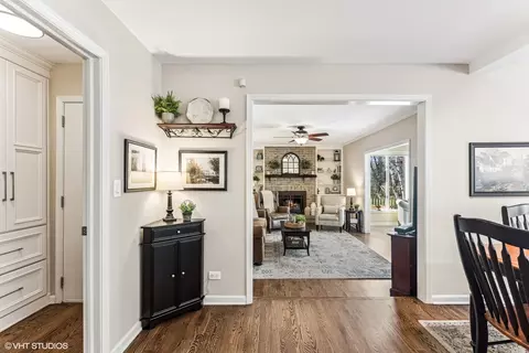 Entry Way - 2803 Pebblebrook Ln, Rolling Meadows, IL 60008 photo 2 of 2