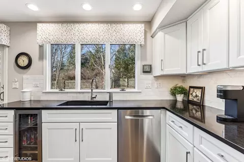 Kitchen - 2803 Pebblebrook Ln, Rolling Meadows, IL 60008 photo 5 of 5