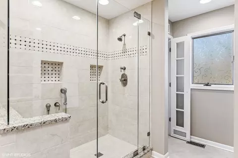 Bath - 2803 Pebblebrook Ln, Rolling Meadows, IL 60008 photo 3 of 5