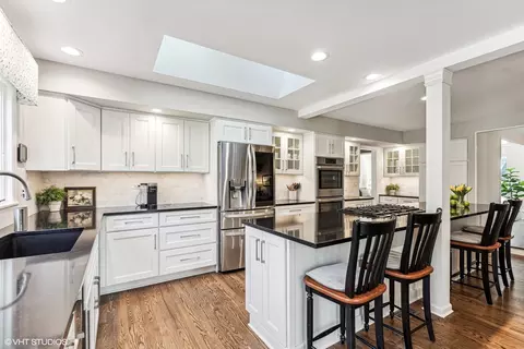 Kitchen - 2803 Pebblebrook Ln, Rolling Meadows, IL 60008 photo 3 of 5