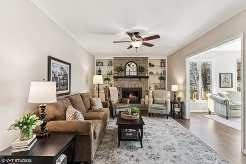 Living - 2803 Pebblebrook Ln, Rolling Meadows, IL 60008 photo 4 of 8