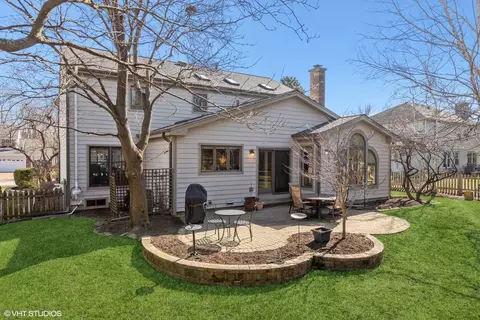 Exterior - 2803 Pebblebrook Ln, Rolling Meadows, IL 60008 photo 4 of 7