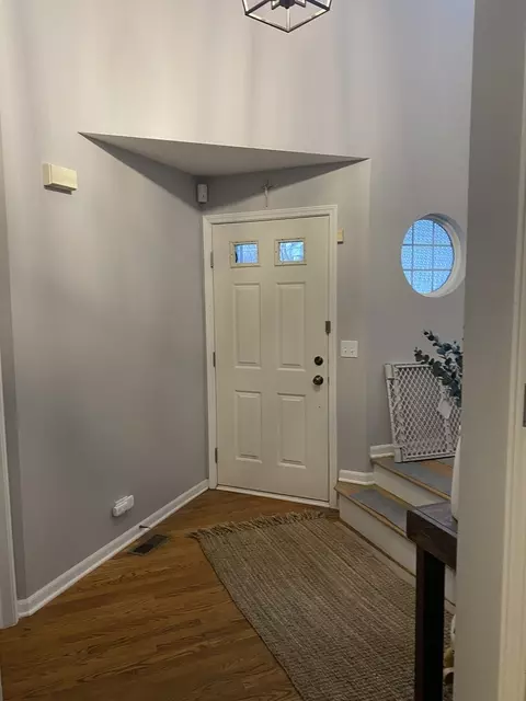 Entry Way - 1245 Horseshoe Ln, Bartlett, IL 60103 photo 4 of 5