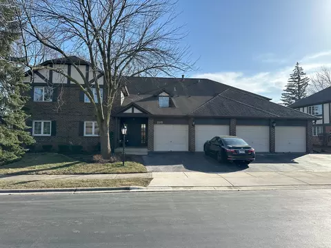 205 Windsor Ln #D, Willowbrook, IL 60527