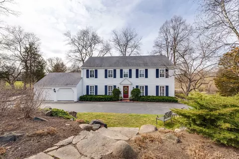102 Carriage Rd, North Barrington, IL 60010