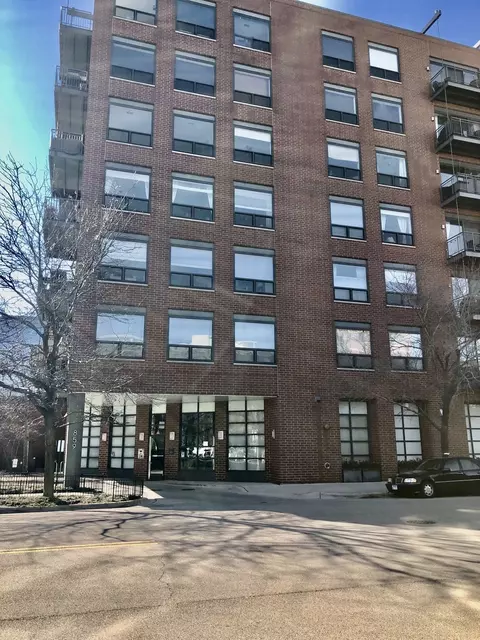 859 W Erie St #402, Chicago, IL 60642