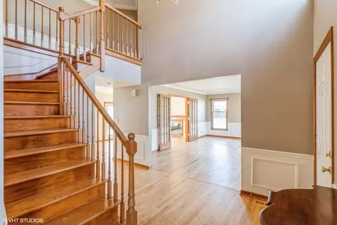Entry Way - 721 Kylemore Dr, Des Plaines, IL 60016 photo 1 of 1