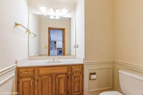 Bath - 721 Kylemore Dr, Des Plaines, IL 60016 photo 3 of 3