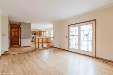 Living - 721 Kylemore Dr, Des Plaines, IL 60016 photo 2 of 3