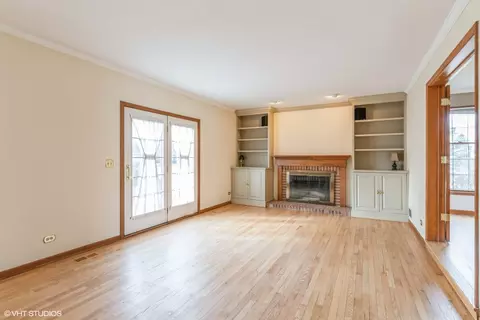 Living - 721 Kylemore Dr, Des Plaines, IL 60016 photo 1 of 3