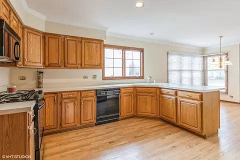 Kitchen - 721 Kylemore Dr, Des Plaines, IL 60016 photo 1 of 3