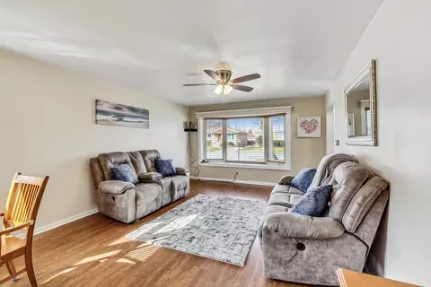 Living - 9039 28th St, Brookfield, IL 60513 photo 2 of 3