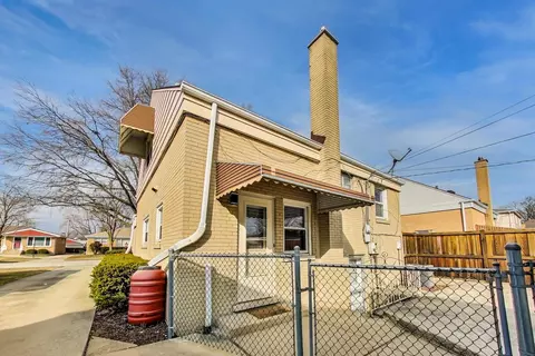 Exterior - 9039 28th St, Brookfield, IL 60513 photo 5 of 10