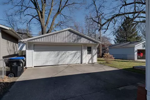 Exterior - 408 Willard Ave, Bloomington, IL 61701 photo 7 of 9