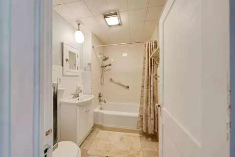 Bath - 408 Willard Ave, Bloomington, IL 61701 photo 1 of 1