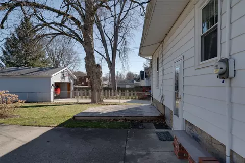 Exterior - 408 Willard Ave, Bloomington, IL 61701 photo 6 of 9