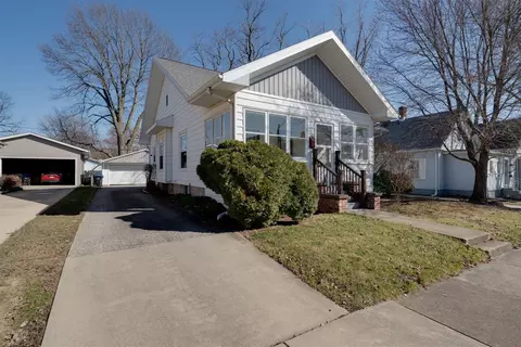 Exterior - 408 Willard Ave, Bloomington, IL 61701 photo 3 of 9