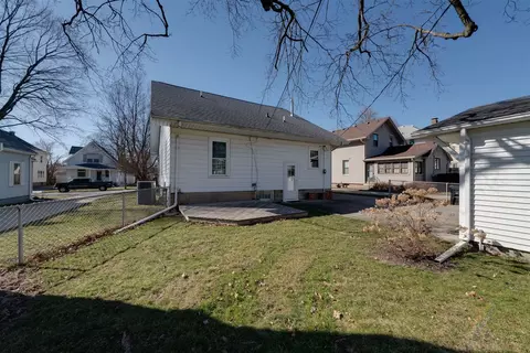 Exterior - 408 Willard Ave, Bloomington, IL 61701 photo 4 of 9