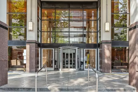 1122 N Clark St #906, Chicago, IL 60610