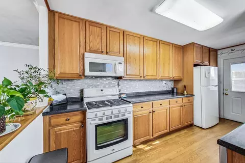 Kitchen - 482 Isa Dr, Wheeling, IL 60090 photo 1 of 3