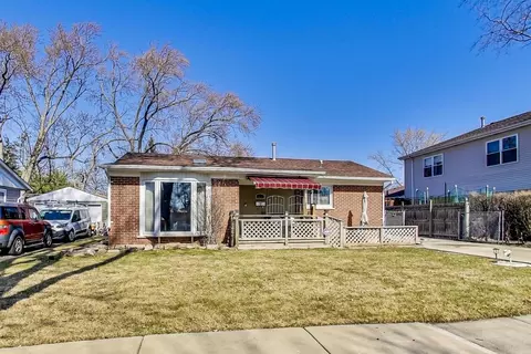 482 Isa Dr, Wheeling, IL 60090