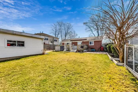 Exterior - 482 Isa Dr, Wheeling, IL 60090 photo 7 of 9