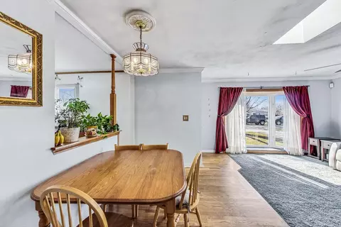 Dining - 482 Isa Dr, Wheeling, IL 60090 photo 3 of 3