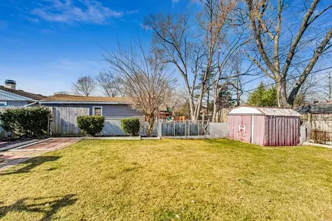 Exterior - 482 Isa Dr, Wheeling, IL 60090 photo 6 of 9