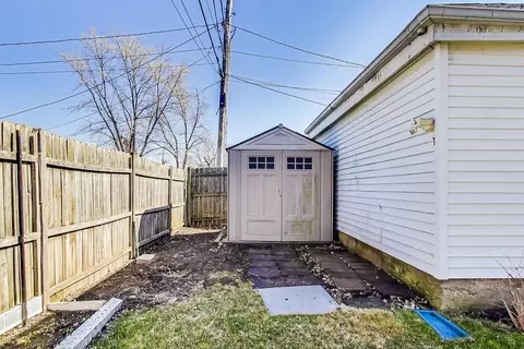 Exterior - 482 Isa Dr, Wheeling, IL 60090 photo 8 of 9
