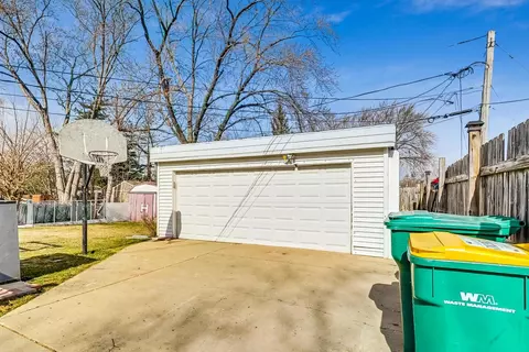 Exterior - 482 Isa Dr, Wheeling, IL 60090 photo 9 of 9