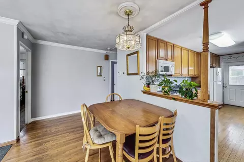 Dining - 482 Isa Dr, Wheeling, IL 60090 photo 2 of 3