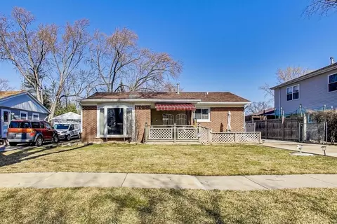 Exterior - 482 Isa Dr, Wheeling, IL 60090 photo 2 of 9