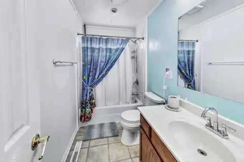 Bath - 482 Isa Dr, Wheeling, IL 60090 photo 1 of 1