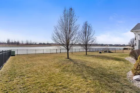 Exterior - 1011 Declaration Dr, Savoy, IL 61874 photo 5 of 6