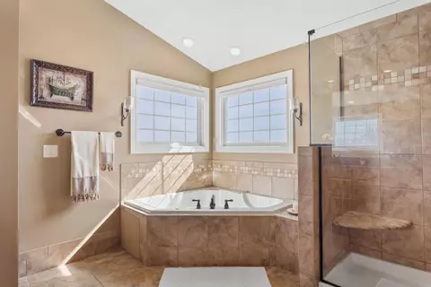 Bath - 1011 Declaration Dr, Savoy, IL 61874 photo 3 of 6