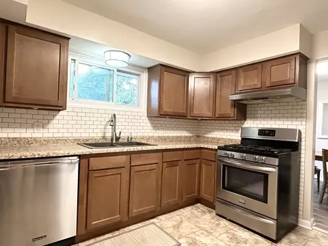 Kitchen - 2647 E Riverview Dr, Kankakee, IL 60901 photo 2 of 4
