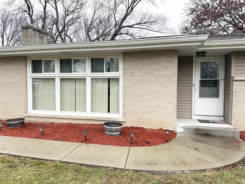 Exterior - 2647 E Riverview Dr, Kankakee, IL 60901 photo 4 of 10
