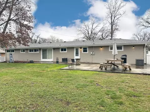 Exterior - 2647 E Riverview Dr, Kankakee, IL 60901 photo 6 of 10
