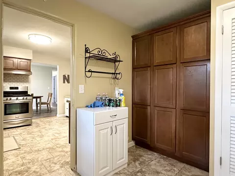 Kitchen - 2647 E Riverview Dr, Kankakee, IL 60901 photo 4 of 4