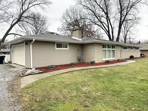 Exterior - 2647 E Riverview Dr, Kankakee, IL 60901 photo 3 of 10